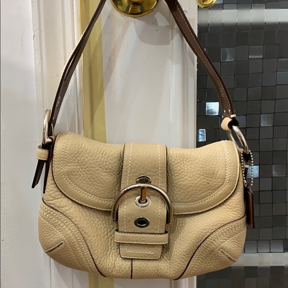 💕 Coach creme leather small hobo bag 💕